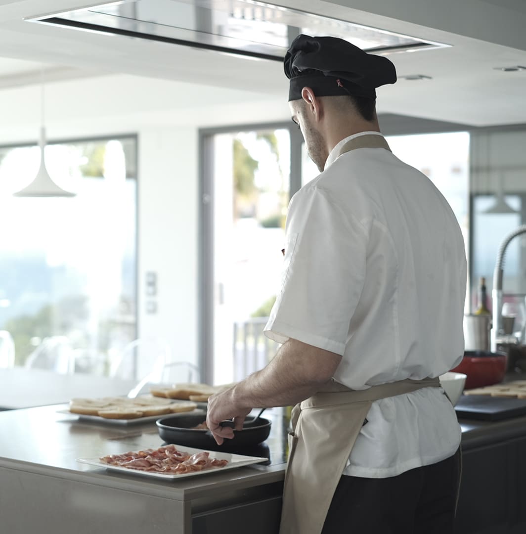 Chef preparando un menú personalizado