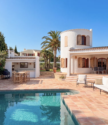 Villa Mediterránea Villa estilo mediterráneo con piscina