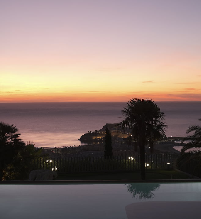 Atardecer desde Villa Atalaya Vista del atardecer desde la piscina infinita