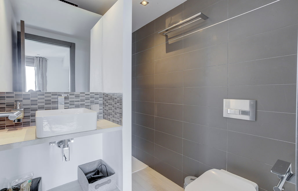 Aston Martin Suite 4 Baño completo