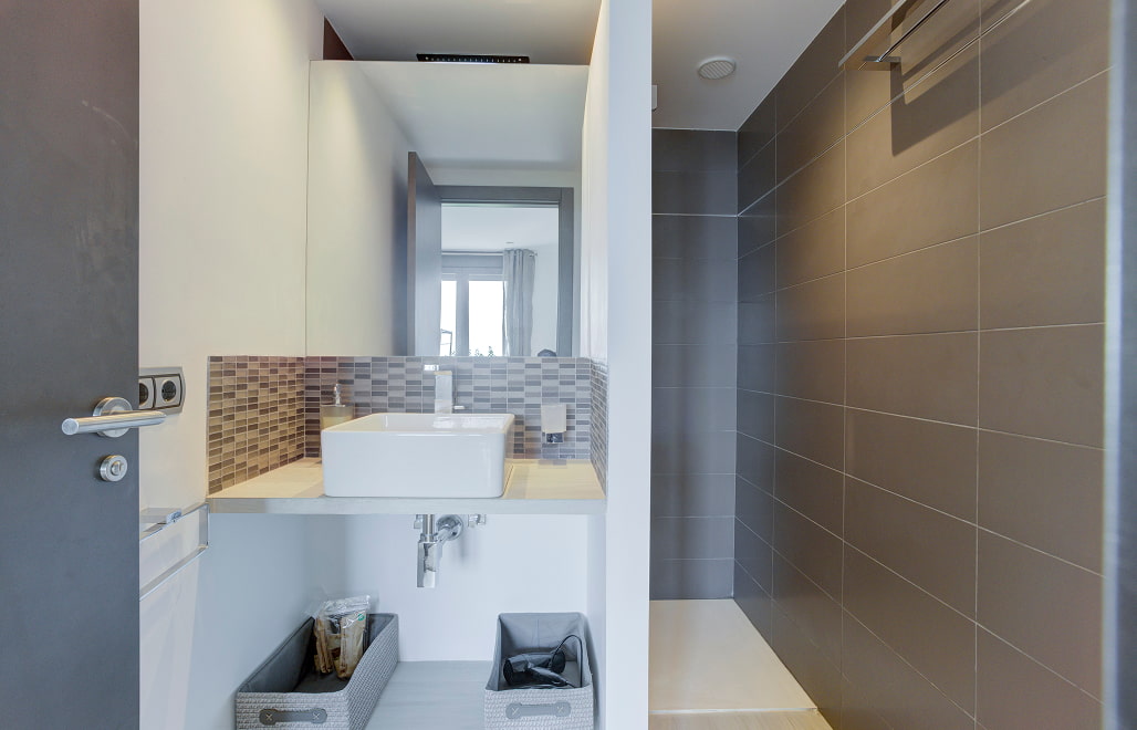 Aston Martin Suite 5 Baño con ducha