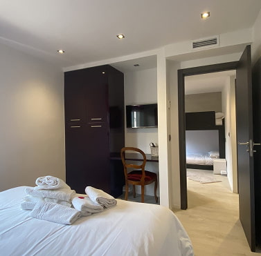 Family suite Amplia suite con cama doble y baño