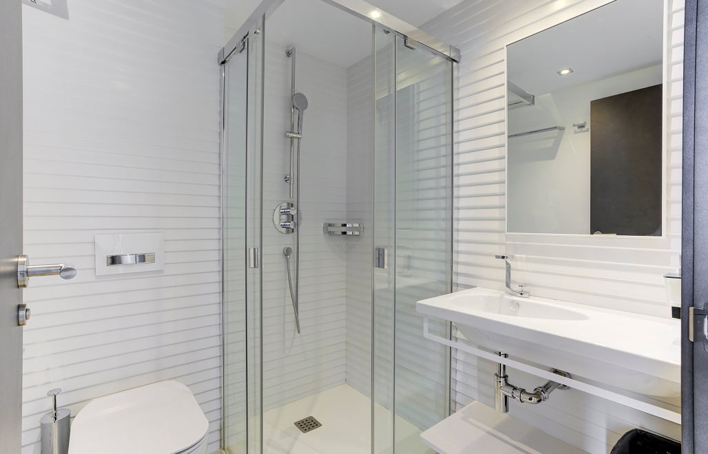 White Suite 5 Baño con ducha White Suite